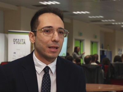 Digitalna akademija u Napulju pomaže mladima u razvijanju ideja