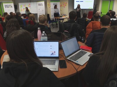 Digitalna akademija u Napulju pomaže mladima u razvijanju ideja