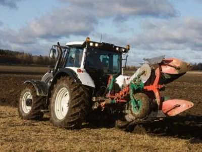 Traktor Valtra Direct