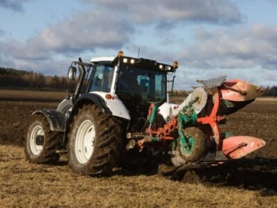 Traktor Valtra Direct