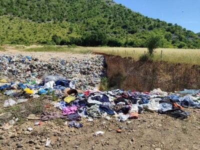 Divlje deponije uz poljoprivredne nasade u Stocu