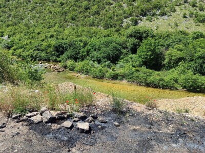 Divlje deponije uz poljoprivredne nasade u Stocu