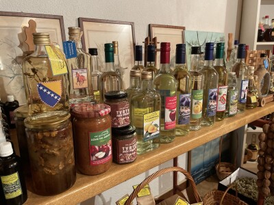 Šta je zajedničko siru, bilju, Ivi i Ćiri, a nisu veziri?