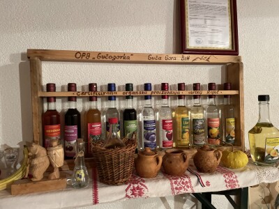 Šta je zajedničko siru, bilju, Ivi i Ćiri, a nisu veziri?