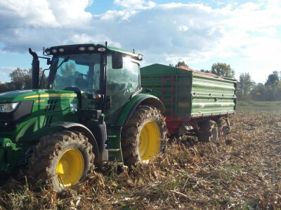 Novi traktor i prikolica