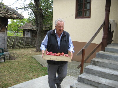 Doktor veterine u desetoj deceniji čuva koze i pravi sir!