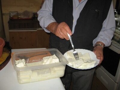 Doktor veterine u desetoj deceniji čuva koze i pravi sir!