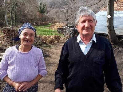 Dopče i Anđa: Naše koze su sestre srna, jeleni im dolaze, od vukova ih teško branimo