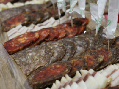 Domaće delicije, kobasica, slanina