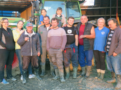 Obitelj Došlović i prijatelji koji im pomažu