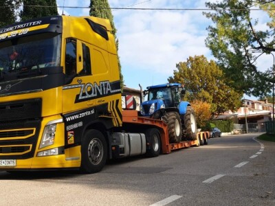 Dostava traktora i kombajna naručenih putem platforme E-farm