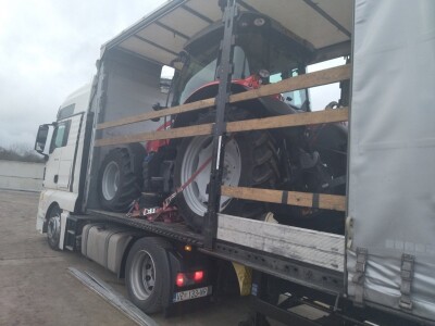 Dostava traktora i kombajna naručenih putem platforme E-farm