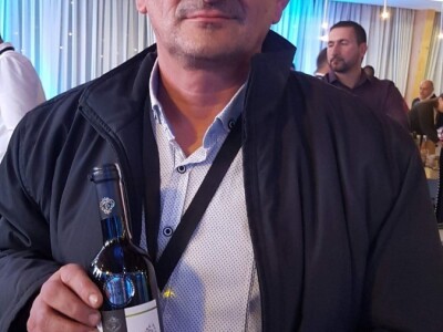 Dragan Pajić na djedovini podigao vinograd i proizvodi vrhunska vina Dragan Pajić na djedovini podigao vinograd i proizvodi vrhunska vina