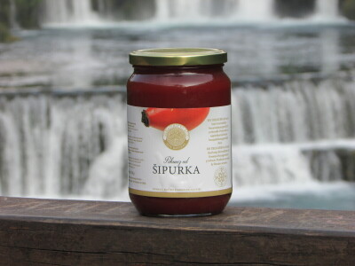 Dragana Aćić se sa porodicom vratila selu, ali i šipurku, drenjini i trnjini