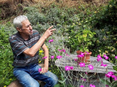 Dragiša do prodavnice pešači 24 kilometra, ali neće da napusti kućni prag