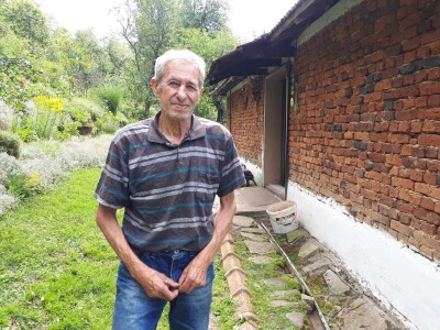 Dragiša do prodavnice pešači 24 kilometra, ali neće da napusti kućni prag