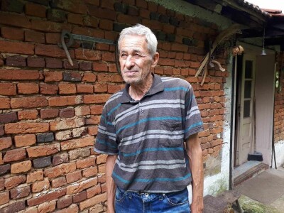 Dragiša do prodavnice pešači 24 kilometra, ali neće da napusti kućni prag