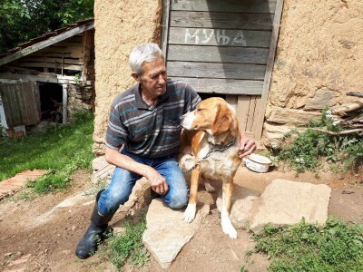 Dragiša do prodavnice pešači 24 kilometra, ali neće da napusti kućni prag