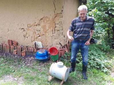 Dragiša do prodavnice pešači 24 kilometra, ali neće da napusti kućni prag