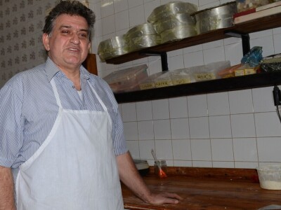 Dragomir Stojković, ekonomista iz Kragujevca je majstor za slavski kolač Dragomir Stojković, ekonomista iz Kragujevca je majstor za slavski kolač