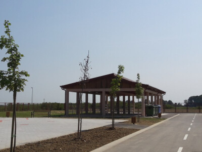 Nadstrešnica u dvorištu inkubatora