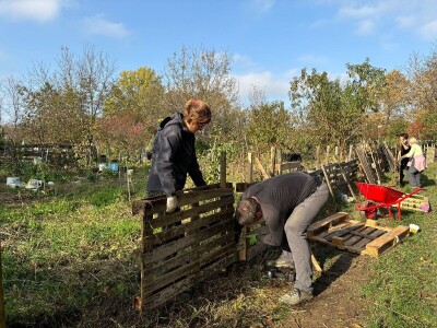 Društveni vrtovi kao mjesto educiranja i učenja o važnosti zajednice Društveni vrtovi kao mjesto educiranja i učenja o važnosti zajednice