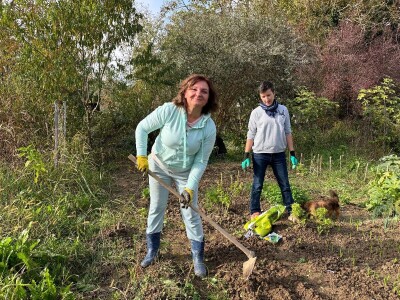 Društveni vrtovi kao mjesto educiranja i učenja o važnosti zajednice Društveni vrtovi kao mjesto educiranja i učenja o važnosti zajednice