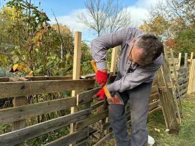 Društveni vrtovi kao mjesto educiranja i učenja o važnosti zajednice Društveni vrtovi kao mjesto educiranja i učenja o važnosti zajednice