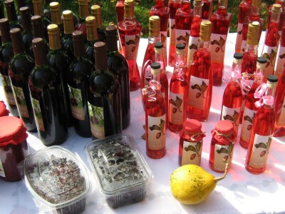 Drvena kašika, puno vremena i strpljenja za savršeni mućeni pekmez od drenjina