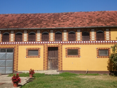 Štagalj u dvorištu obiteljske kuće