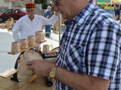 Za crno vino od babića traži se drvena bukara