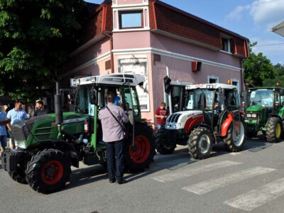Utrka traktora u sklopu Festivala graševine