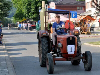 Utrka traktora u sklopu Festivala graševine