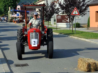Utrka traktora u sklopu Festivala graševine