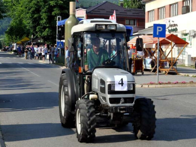 Utrka traktora u sklopu Festivala graševine