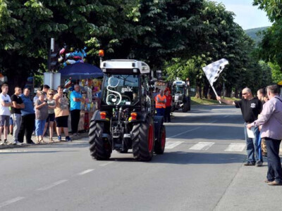 Utrka traktora u sklopu Festivala graševine