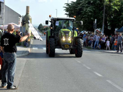 Utrka traktora u sklopu Festivala graševine