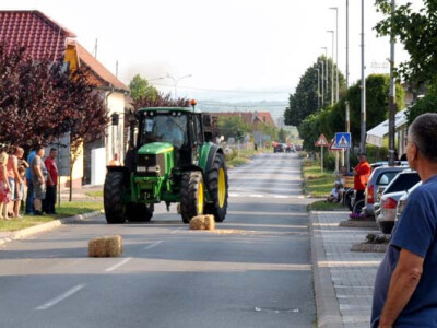 Utrka traktora u sklopu Festivala graševine