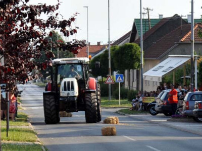 Utrka traktora u sklopu Festivala graševine