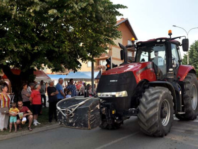 Utrka traktora u sklopu Festivala graševine
