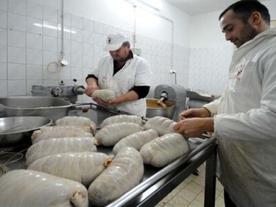 Spravljanje kulena kod obitelji Hruška u punom zamahu Spravljanje kulena kod obitelji Hruška u punom zamahu