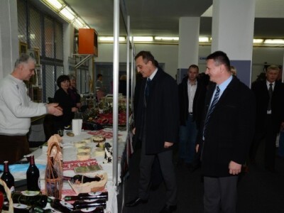 Mato Boić sa sirevima u razgovoru sa ministrom Jakovinom Mato Boić sa sirevima u razgovoru sa ministrom Jakovinom