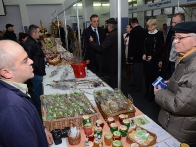 Tihomir Jakovina obilazi poluprazne štandove Tihomir Jakovina obilazi poluprazne štandove