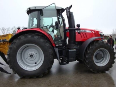 Traktor Massey Ferguson