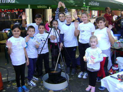 najmalđi učesnici u pripremi kotlića