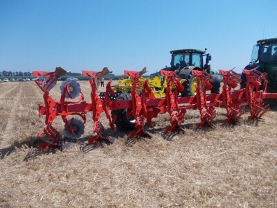 Sedmerobrazdni plug Kuhn