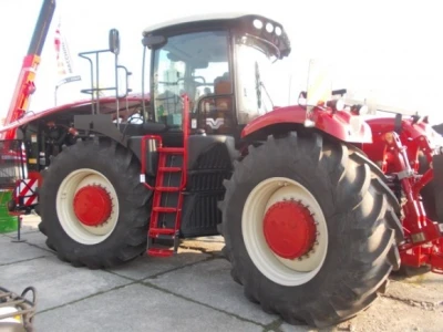 Versatile traktor