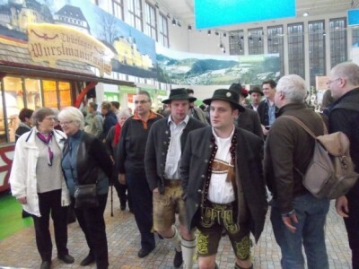 Vole hodati u tradicionalnoj odjeći