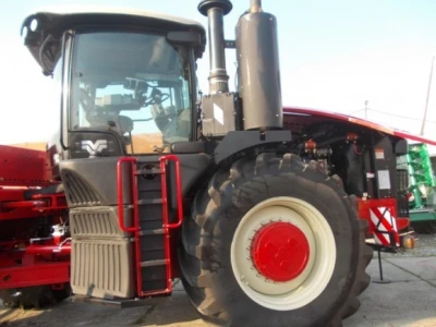 Versatile traktor