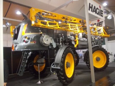 I američka tvrtka Hagie je specijalizirana za proizvodnju samohodnih prskalica
